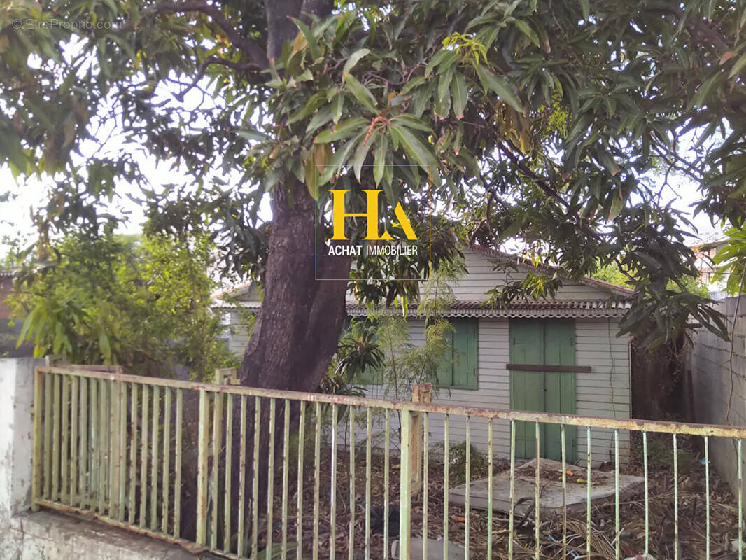 Terrain à SAINT-LOUIS