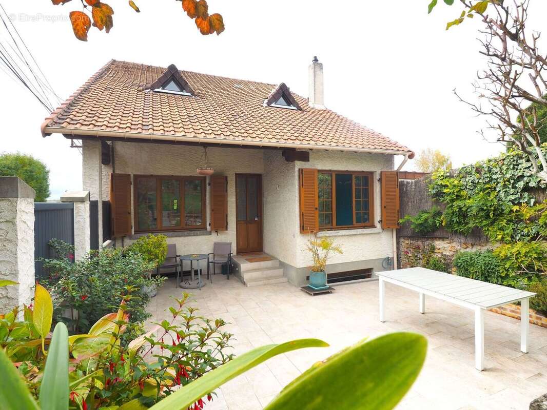 Maison à VAUX-LE-PENIL