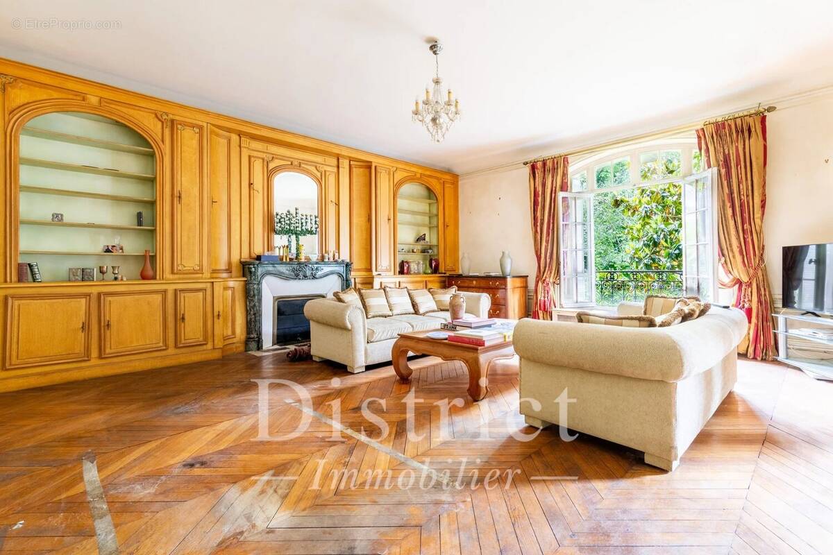 Appartement à PARIS-16E