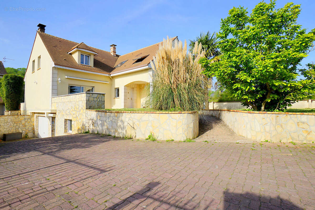 Maison à MEZIERES-SUR-SEINE