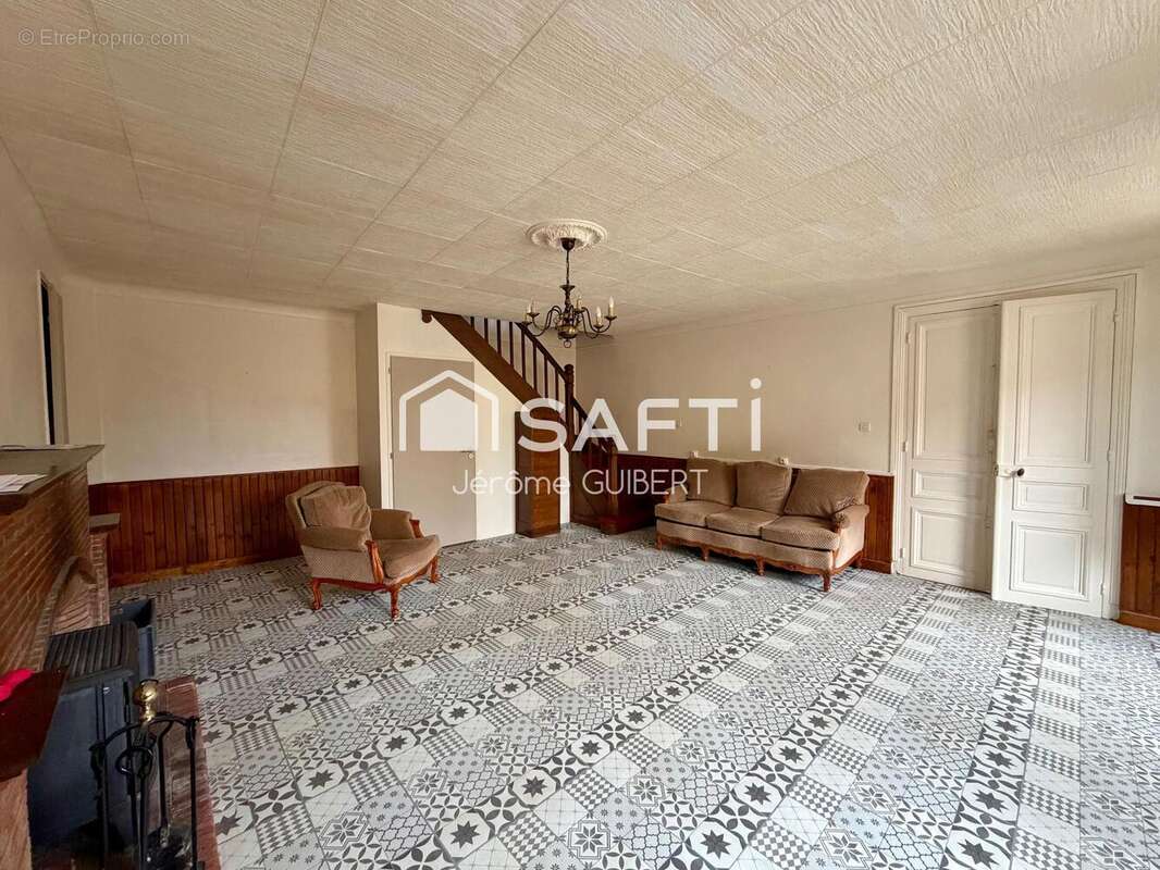 Maison 96 m² à Argenton-Chateau  - photo 2