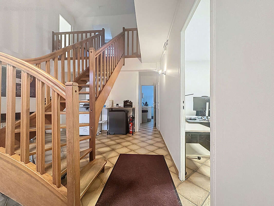 Local d'activité / habitation- Mareuil Les Meaux 108 m2 - photo 2