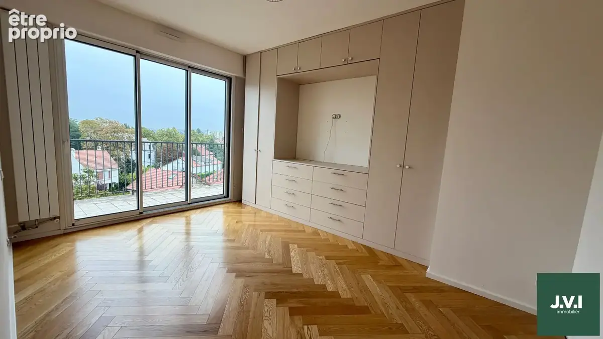 A VENDRE BAS MONTMORENCY Appartement 5 pièces 101m² - photo 7