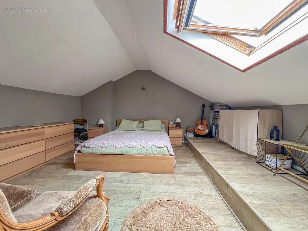 Maison à LE MESNIL-SAINT-DENIS