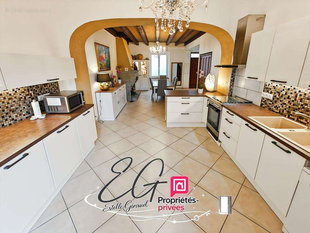 Maison bourgeoise rénovée, Coeur du village de Villegly - photo 7
