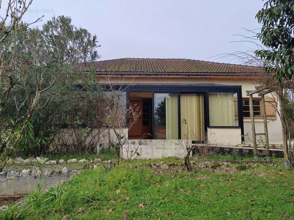 Saint Sauveur- 2 chambres- terrain 935m²- Calme- proximité - Maison à SAINT-SAUVEUR