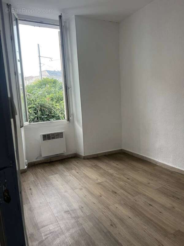 Appartement à MARSEILLE-3E