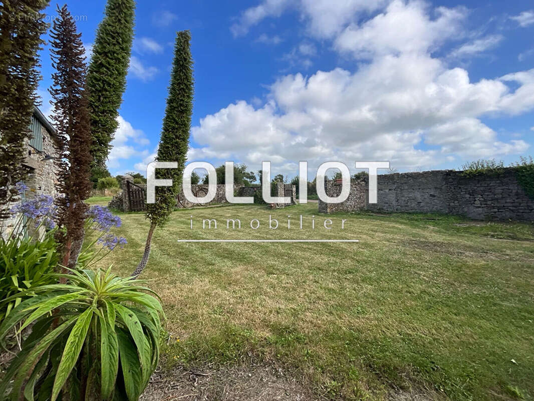 Maison à LES MOITIERS-D'ALLONNE