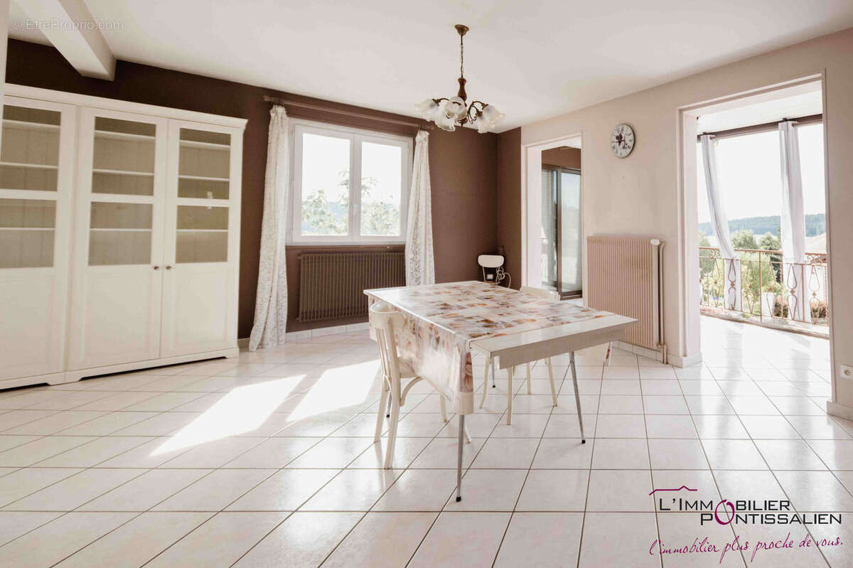 Vaux et chantegrue maison familiale evolutive sur 615 m2 - photo 4