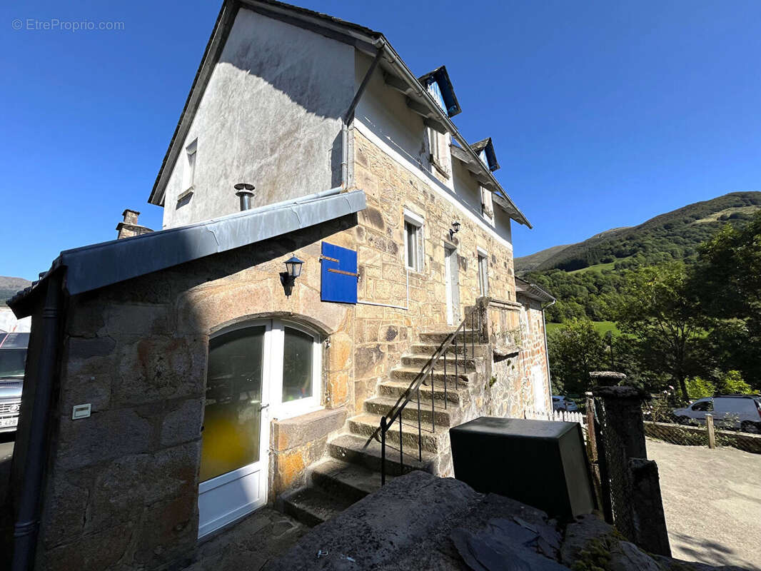 Maison à SAINT-JACQUES-DES-BLATS