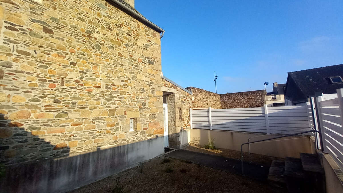 Maison à LEZARDRIEUX