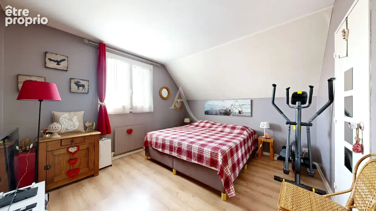 A vendre à Vauréal belle et grande maison familiale de 7 pièces sur terrain de 471 m2 - photo 11