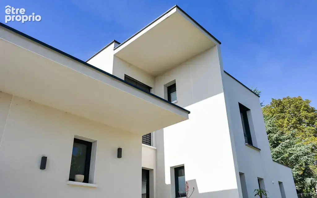 Maison récente lumineuse avec sous-sol, dépendances et piscine - photo 10