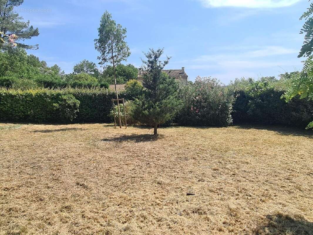 Terrain à VILLENEUVE-LES-AVIGNON