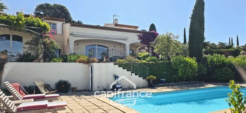 Maison à vendre 4 pièces VUE MER + Garage 55m² + Piscine SANARY SUR MER (83) - photo 2