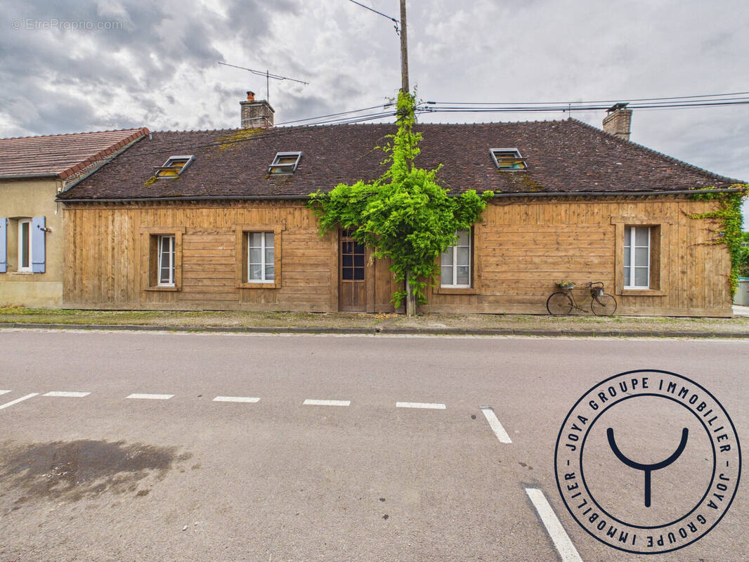 Maison à NEUVILLE-SUR-VANNES