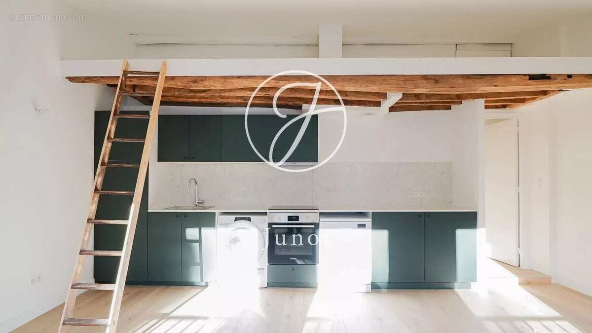 Appartement à PARIS-3E
