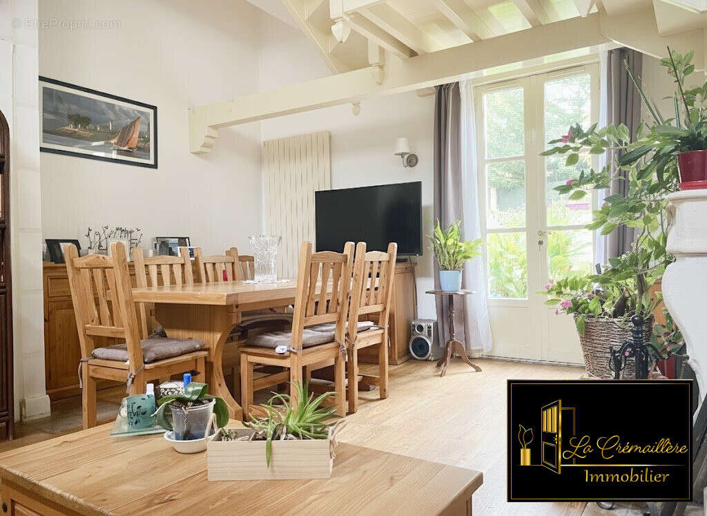 Pièce de vie Appartement Saint-Arnoult en Yvelines  - Appartement à SAINT-ARNOULT-EN-YVELINES