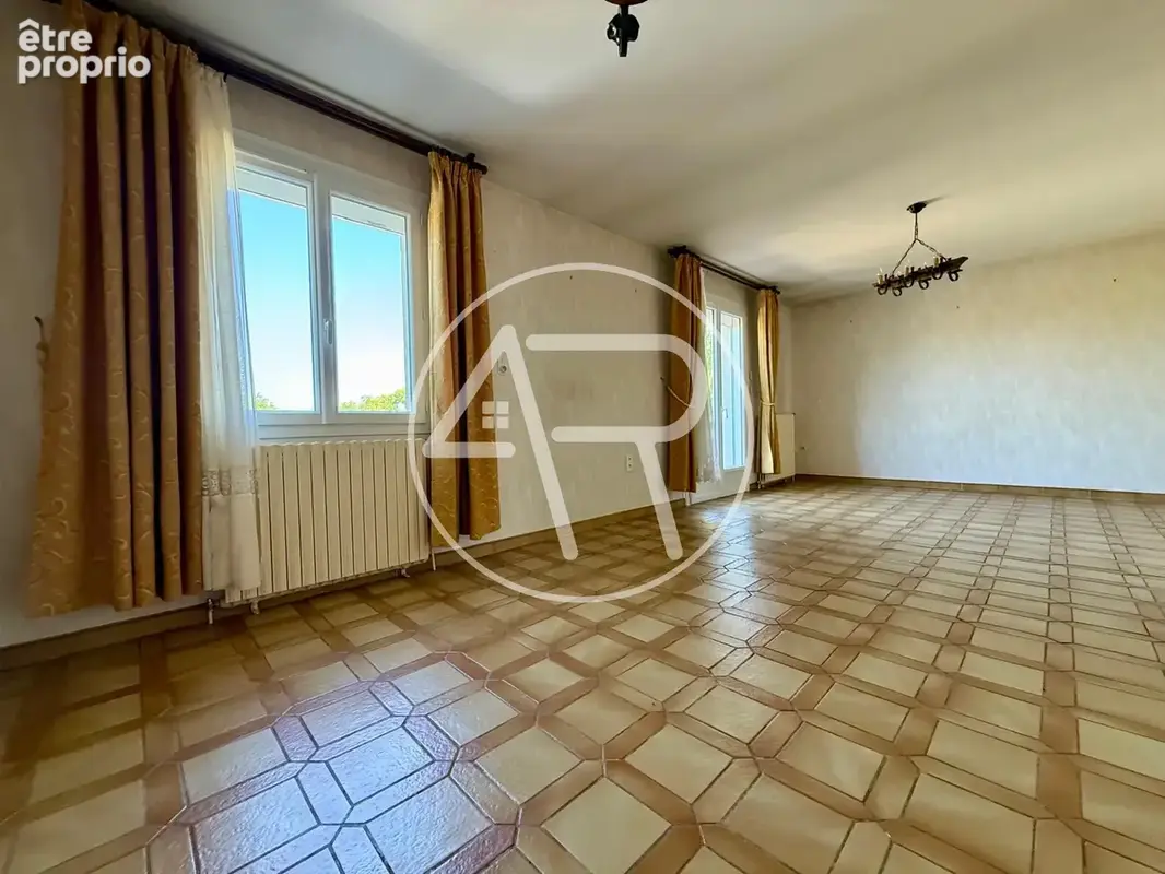 RARE MAISON F4 avec grand garage, grange et 7386 m2 de terrain - photo 4