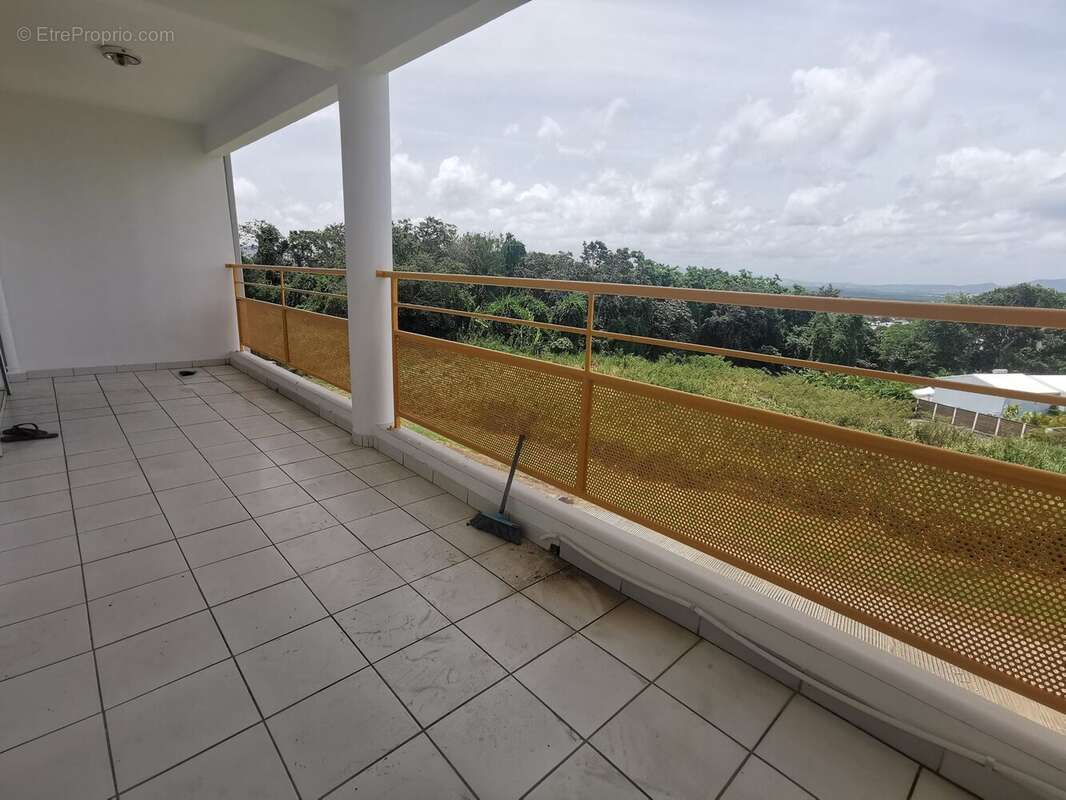 Appartement 71 m² à Le Lamentin  - photo 5