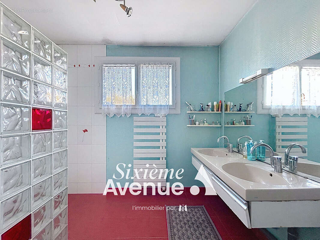 Maison à DECINES-CHARPIEU