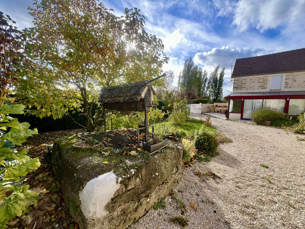 Maison à LOUAN-VILLEGRUIS-FONTAINE