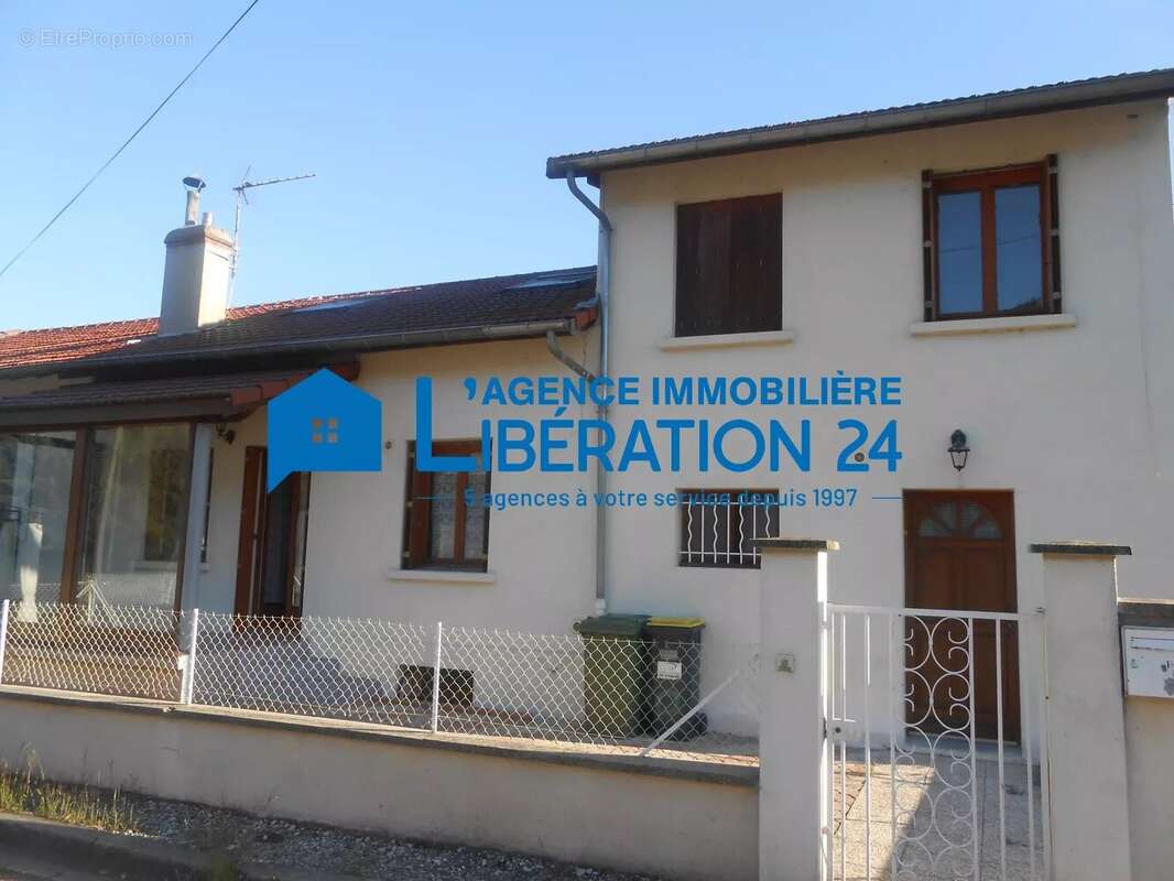 Maison à LE CHAMBON-FEUGEROLLES