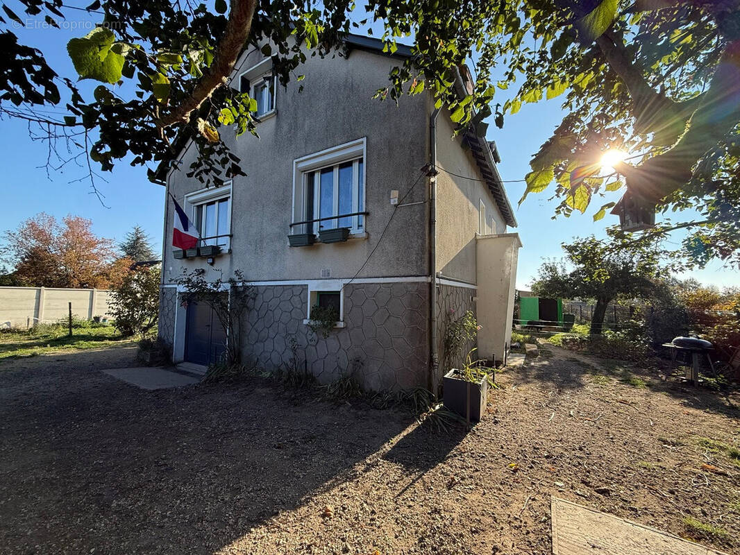 Maison à CHEZAL-BENOIT