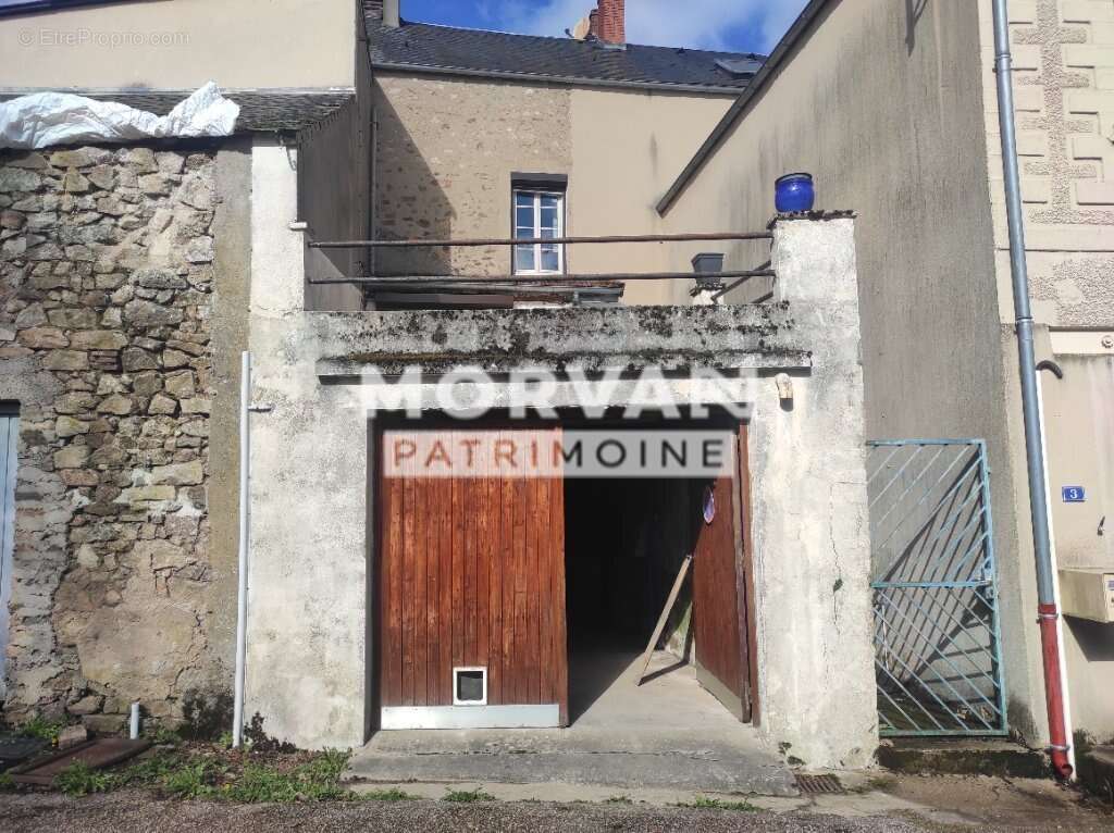 Maison à OUROUX-EN-MORVAN