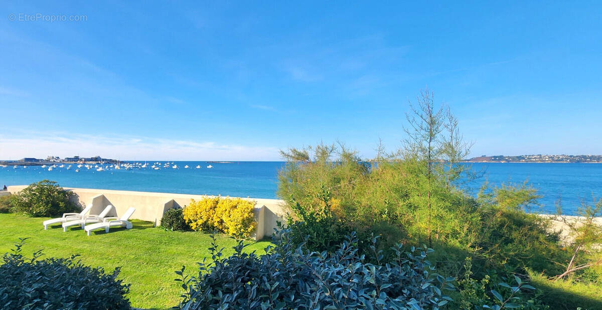 Maison à TREDREZ-LOCQUEMEAU