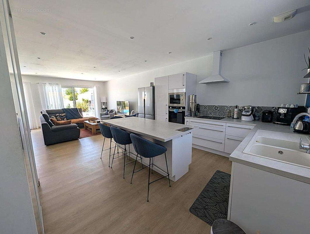 CHALLANS, Maison, 109 m2, 4 chambres, piscine - photo 3
