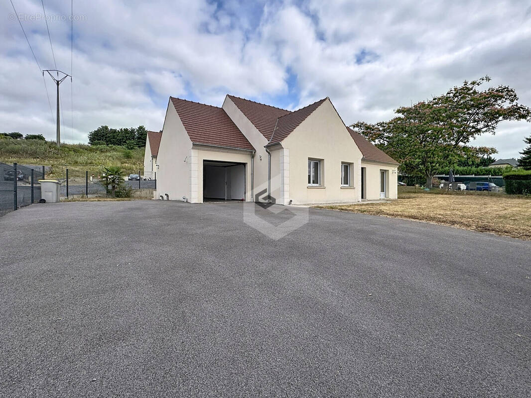 Maison à CROUY