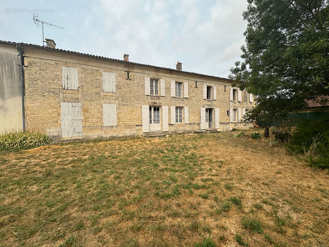 Maison à SURGERES