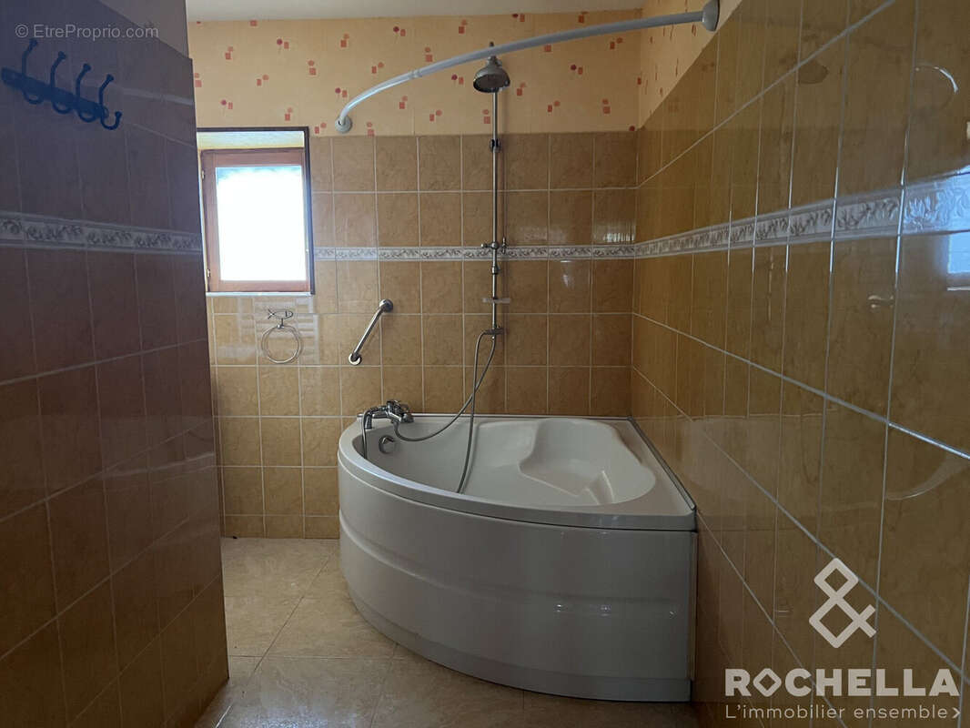 Maison 116 m² à La Vergne  - photo 9