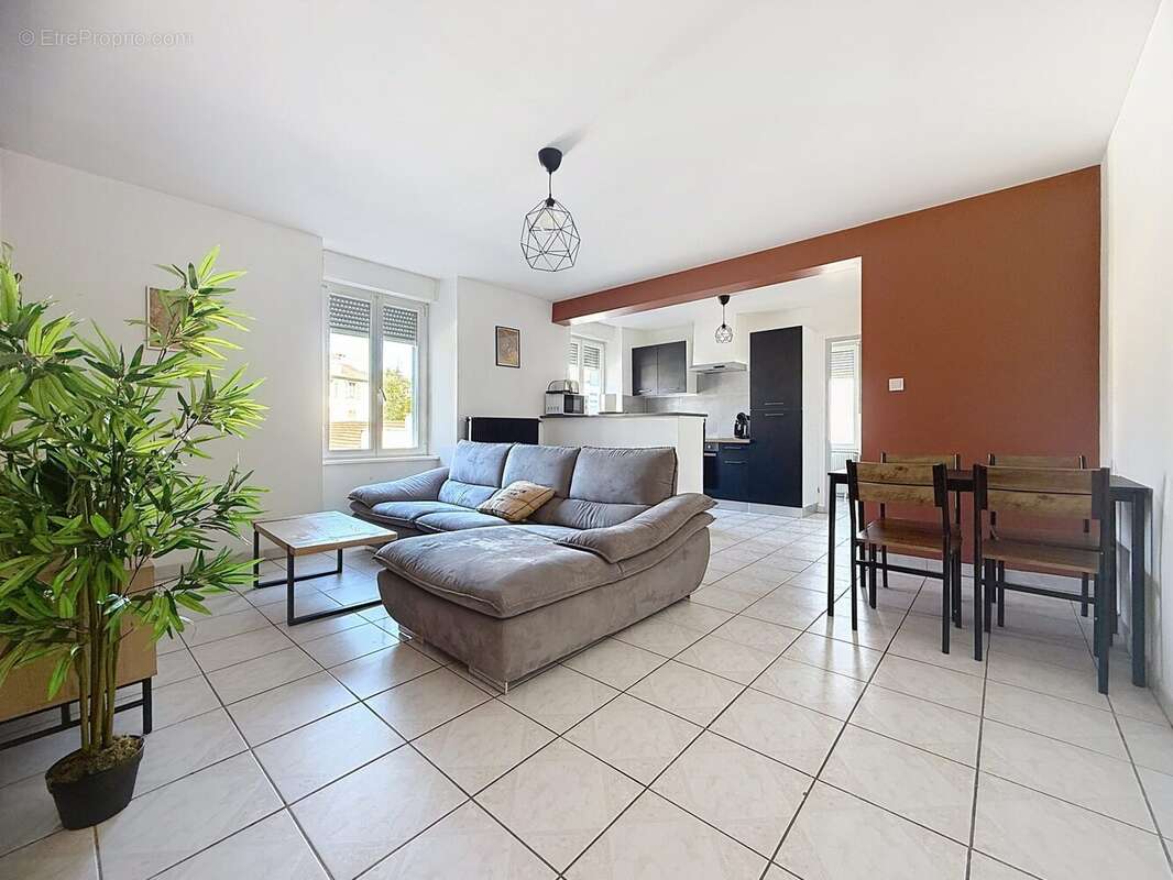 Appartement 300 m² à Audincourt  - photo 2