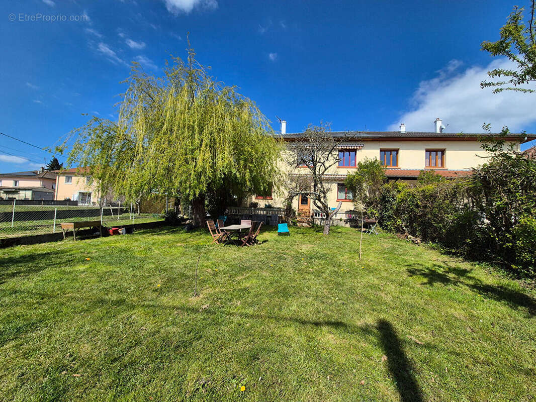 Maison à CEYZERIAT