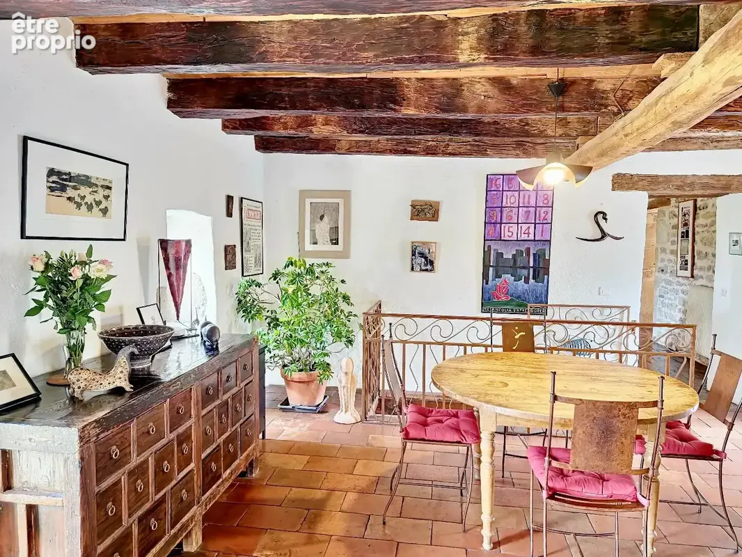 Belle et grande bâtisse dans un hameau. - photo 10