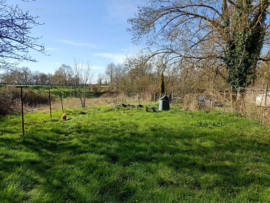 Maison à NIEUL-LE-VIROUIL