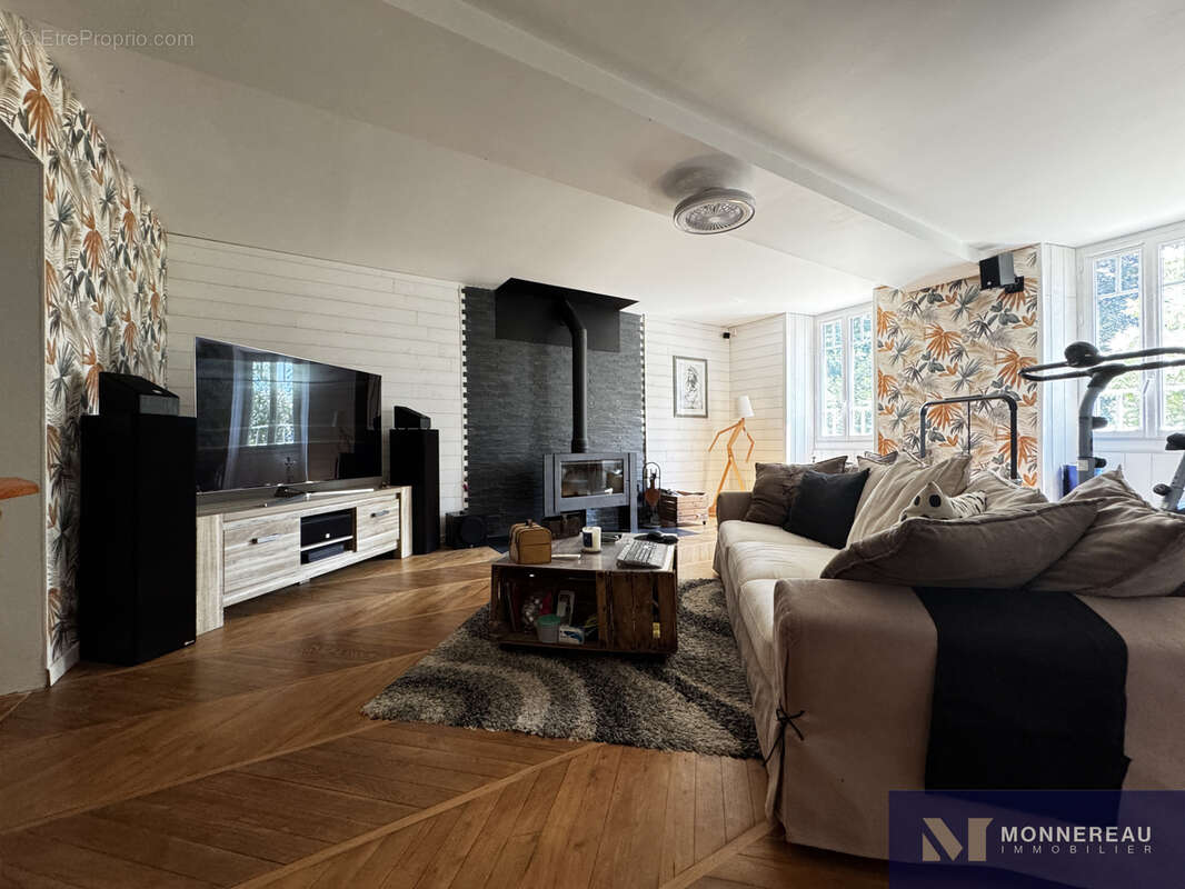 Maison à BAIGNES-SAINTE-RADEGONDE