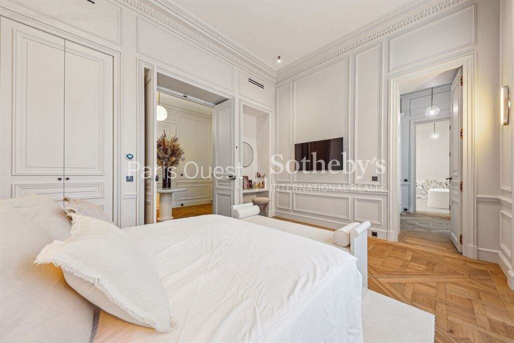 Appartement à PARIS-8E