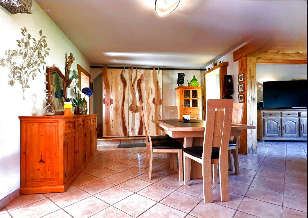 Maison à SCIENTRIER