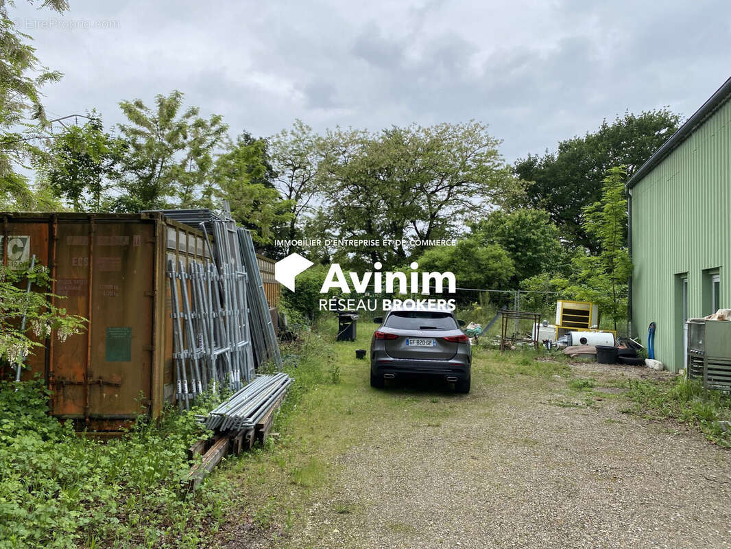 Commerce à SAINT-NAZAIRE-LES-EYMES