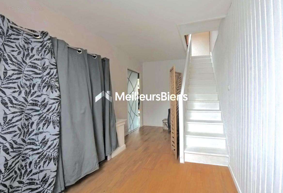 Maison à COMBS-LA-VILLE