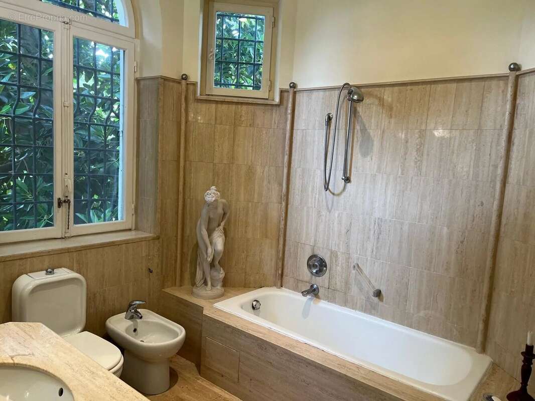 Appartement à ROQUEBRUNE-CAP-MARTIN