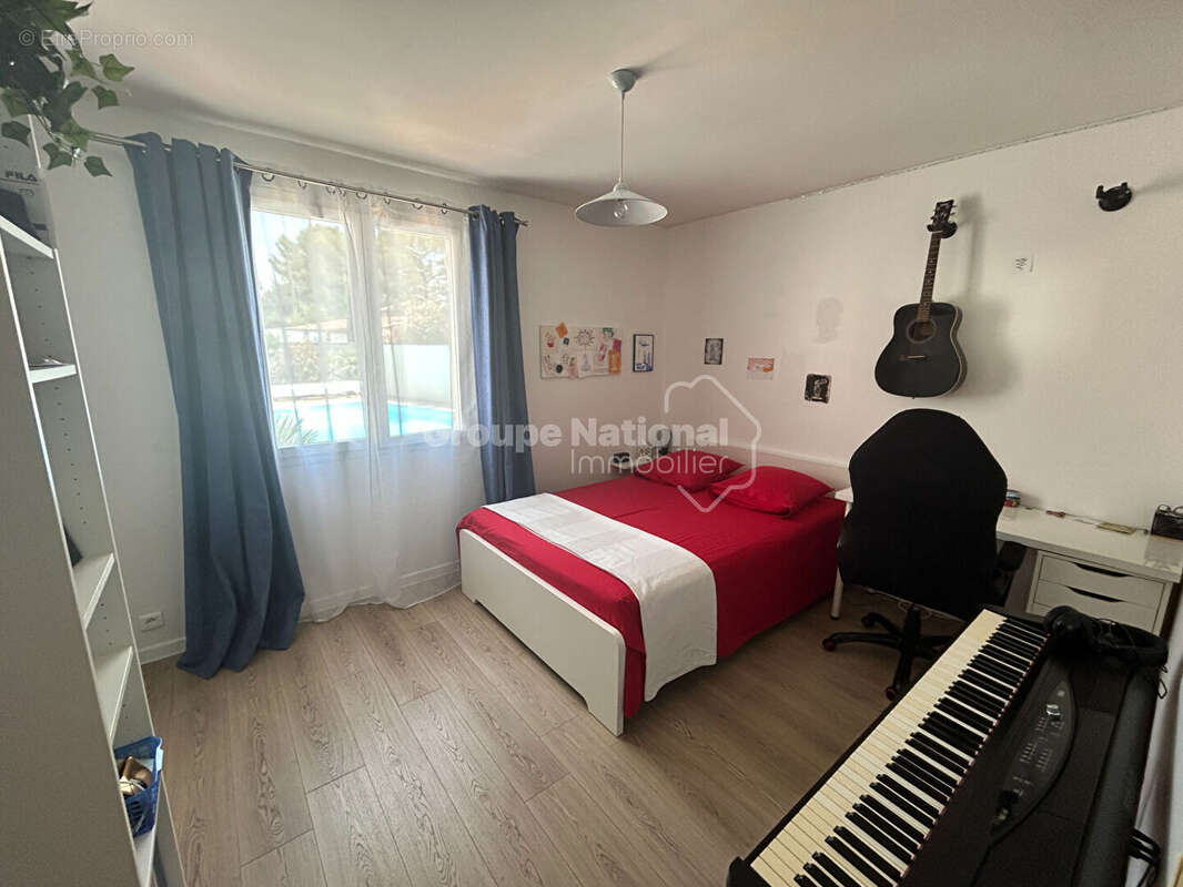 Maison de plain-pied 3 chambres + annexe sur parcelle arborée de 876 m² avec piscine et garage - Carpentras - photo 11