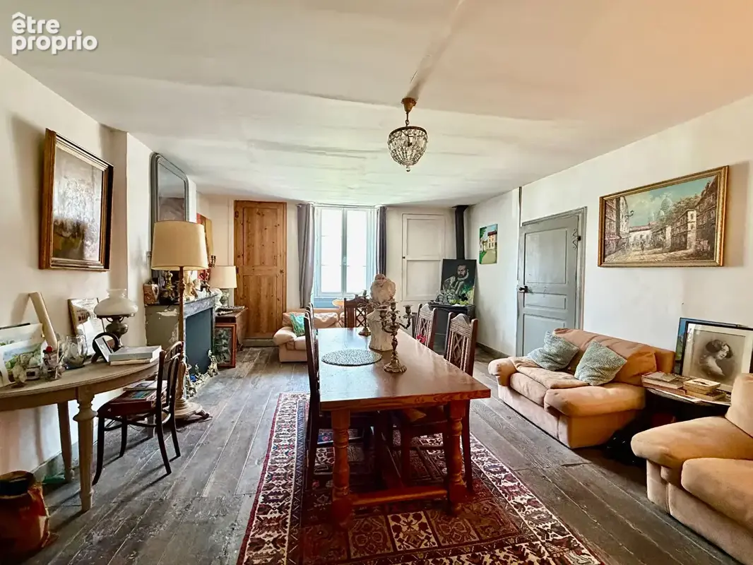 Belle maison de ville de caractère avec de beaux volumes, jardin privé au coeur de Ruffec - photo 5