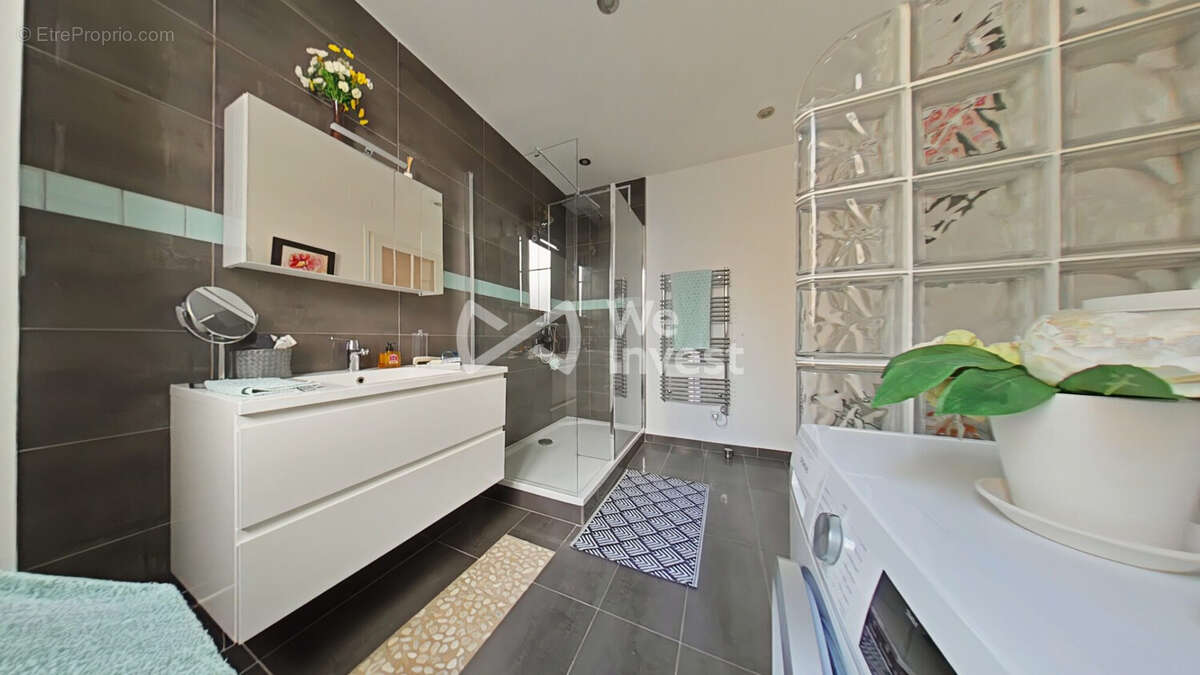 SALLE D EAU - Appartement à COLOMBES