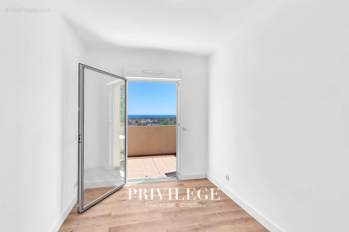 Appartement à MANDELIEU-LA-NAPOULE