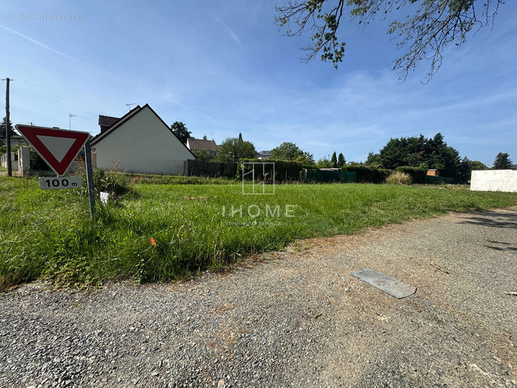 Terrain à PARIGNE-L&#039;EVEQUE