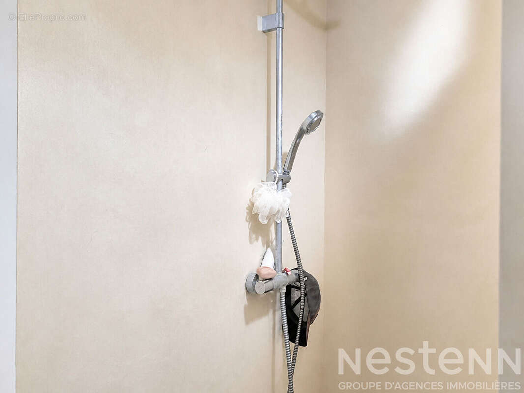 Exclusivité à Bormes-les-Mimosas : Superbe appartement 2 pièces avec terrasse et garage - photo 11